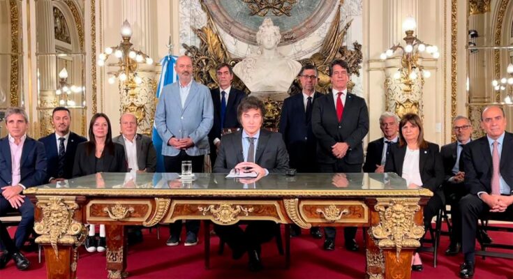 Duro revés judicial para Milei: el DNU enfrentará todas las demandas por separado