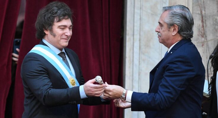 Un mes de Milei presidente: DNU, devaluación y la avanzada para gobernar sin el Congreso y entregar el país al capital concentrado