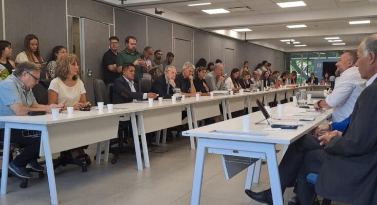 El gremio de los médicos protestará en la Legislatura por el manotazo de Cornejo a los salarios