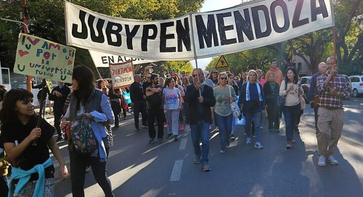 Con réplica en Mendoza, los jubilados vuelven a las calles en todo el país contra el veto de Milei a la ley que mejora sus haberes