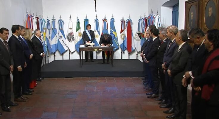 Milei les cargó el mayor peso del ajuste a los jubilados y los gobernadores, a los empleados públicos