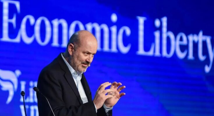 Tras la eliminación de retenciones al sector agroexportador, el Gobierno busca ajustar aún más las cuentas públicas y despedir más estatales