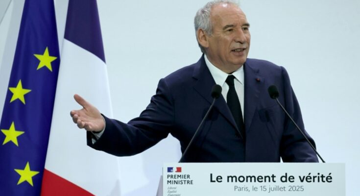 Francia echará empleados públicos, congela jubilaciones y recorta feriados para pagar la deuda y la carrera armamentística