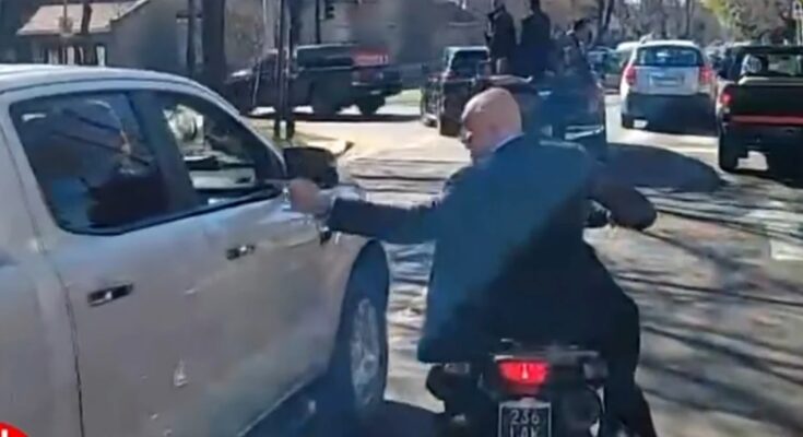 Sacar el foco de las coimas: Milei fue al conurbano y su caravana fue atacada por vecinos enfurecidos