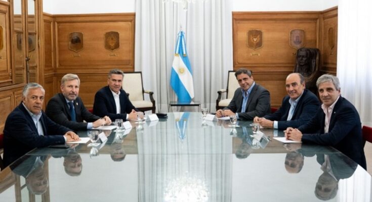 Cornejo ratificó su condición de radical con peluca en el peor momento de Milei