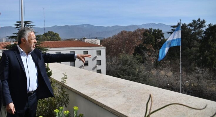 Cornejo hace campaña por Milei con el deshilachado slogan: «Dejar atrás al populismo», que ya usó con Macri