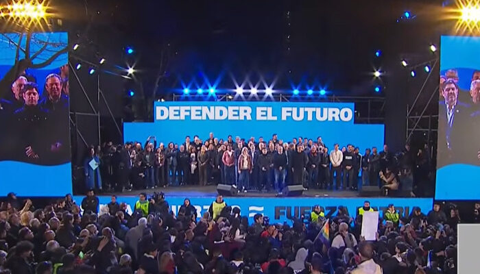 Mensaje de CFK en el escenario de Kicillof: «El pueblo decidió ponerle a un límite a este presidente que parece no entender»