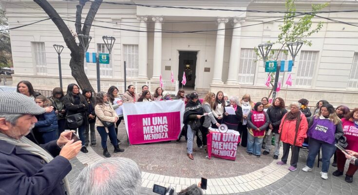 Sin orden judicial, la Policía irrumpió en una reunión de Ni Una Menos para identificar a sus asistentes