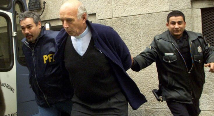 Bullrich apoyó el pedido de salida de Von Wernich, uno de los curas que participó en la dictadura