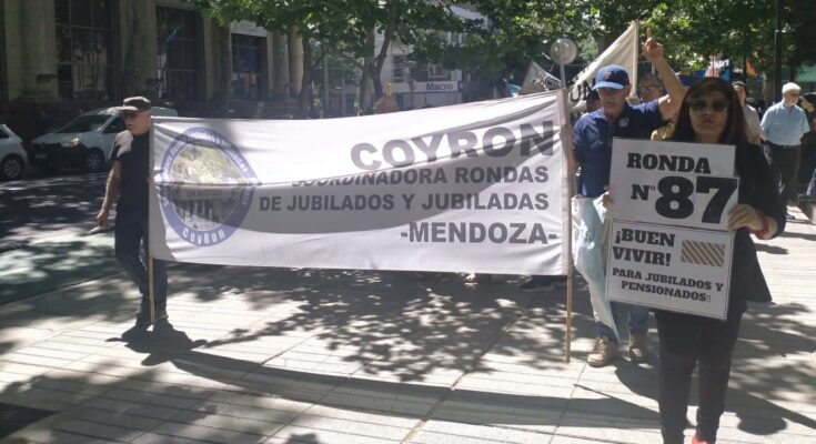 Jubilados asfixiados por Milei piden no votar a la alianza de libertarios y radicales el domingo