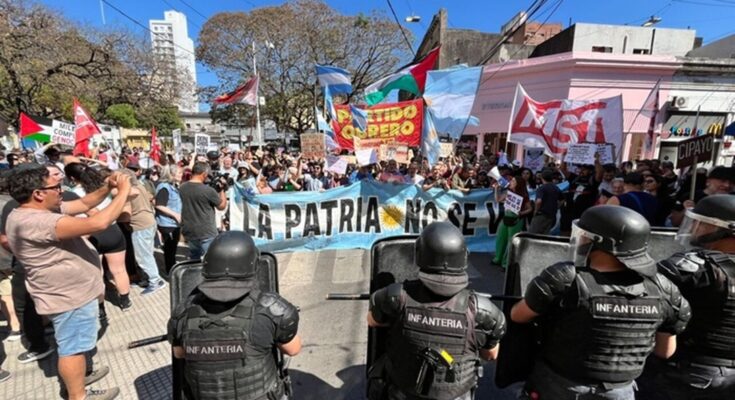 Alta tensión en Santa Fe: confrontación entre militantes de Milei y opositores en la antesala de la visita presidencial a Mendoza