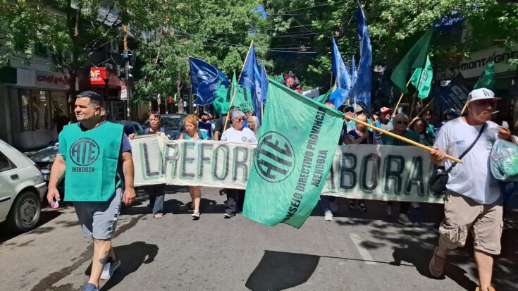 Ofensiva antisindical: Cornejo habilita la desafiliación masiva para vaciar de poder a los gremios