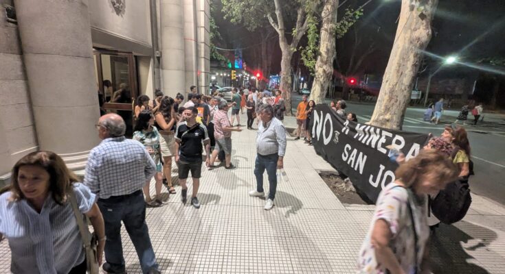 Calendario vendimial: la protesta contra San Jorge y la megaminería irrumpió en el Americanto