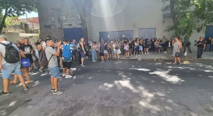 Industriales que cerraron fábricas y echaron operarios se siguen enriqueciendo con el modelo importador