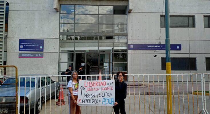 Protesta por la reforma de la Ley de Glaciares: una de las detenidas en la razzia policial es una docente jubilada