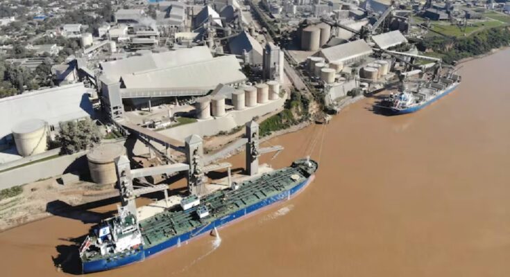 El lobby del asesor Caputo se impuso al de los Menem en la licitación de la Hidrovía, disputada por dos empresas belgas
