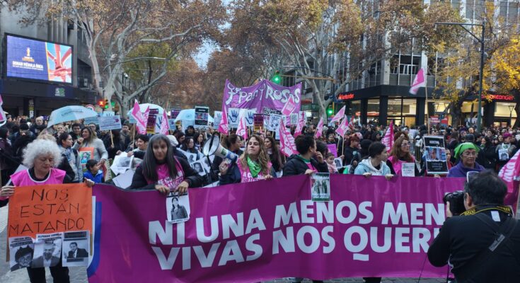 Una multitud bramó en las calles de Mendoza contra la violencia y el desguace de las políticas de protección a las mujeres
