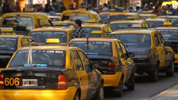 Cornejo habilitó un aumento de más de 25% en taxis y remises: los empresarios aseguran que no habían pedido tanto