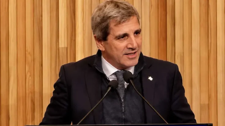 Caputo financiará deuda con plata del fondo de indemnizaciones por despidos