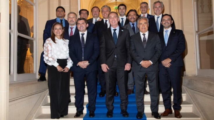 Milei no está solo: lo banca un bloque de gobernadores, empresarios y jueces afín al lobby de EE.UU.