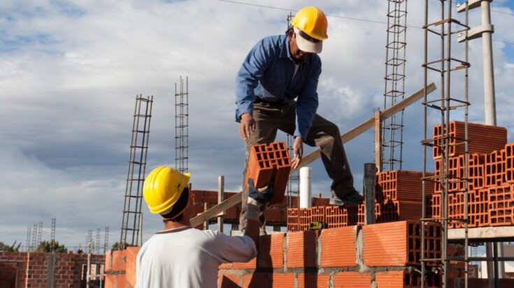 El ingreso medio del trabajo registrado duplica al del sector informal, que auspicia Milei